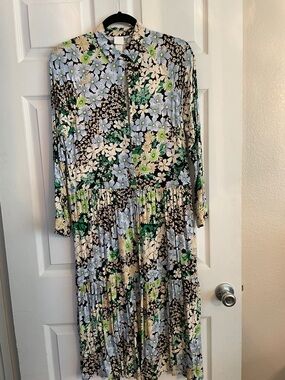 H&M Floral Button-Front Long Sleeve Midi Dress in Light Blue, Green & Black